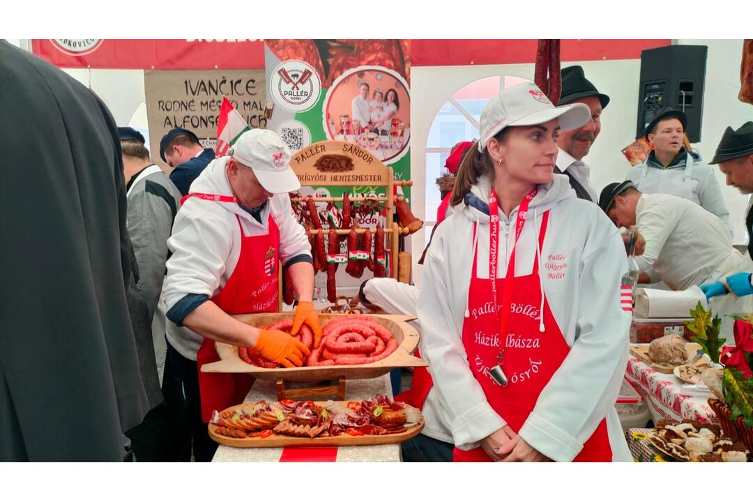 FOTO: Medzinárodný klobásový festival v Sládkovičove je v plnom prúde, foto 12