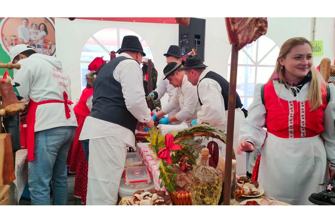 FOTO: Medzinárodný klobásový festival v Sládkovičove je v plnom prúde, foto 13