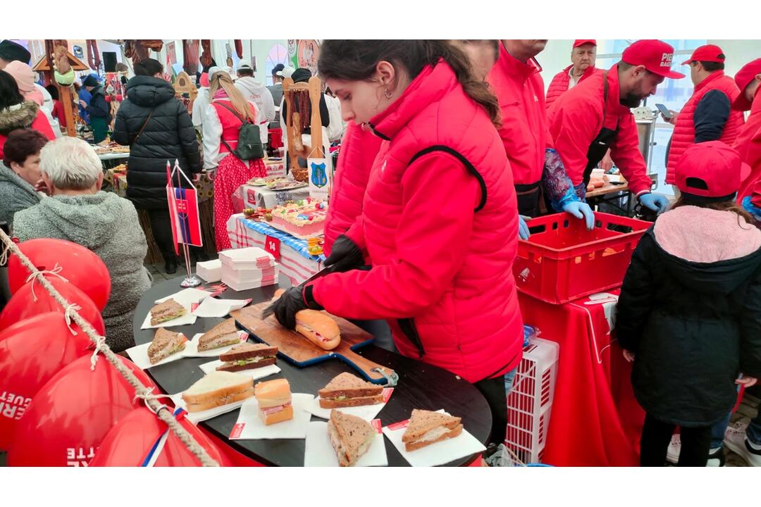 FOTO: Medzinárodný klobásový festival v Sládkovičove je v plnom prúde, foto 15
