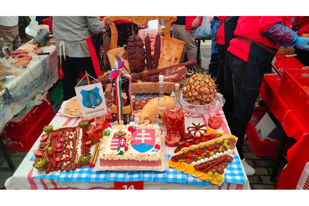 FOTO: Medzinárodný klobásový festival v Sládkovičove je v plnom prúde, foto 16