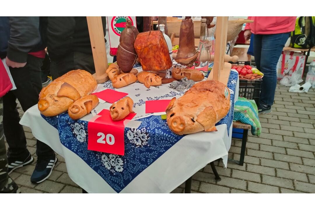 FOTO: Medzinárodný klobásový festival v Sládkovičove je v plnom prúde, foto 17