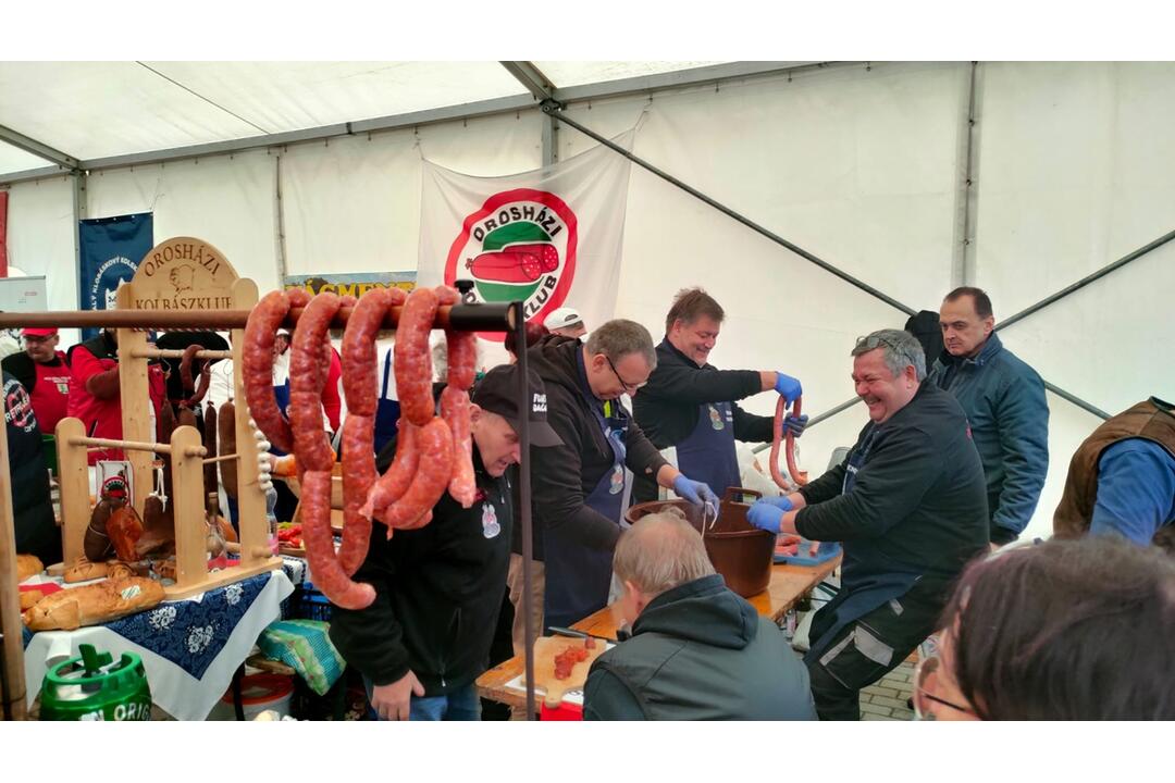FOTO: Medzinárodný klobásový festival v Sládkovičove je v plnom prúde, foto 18