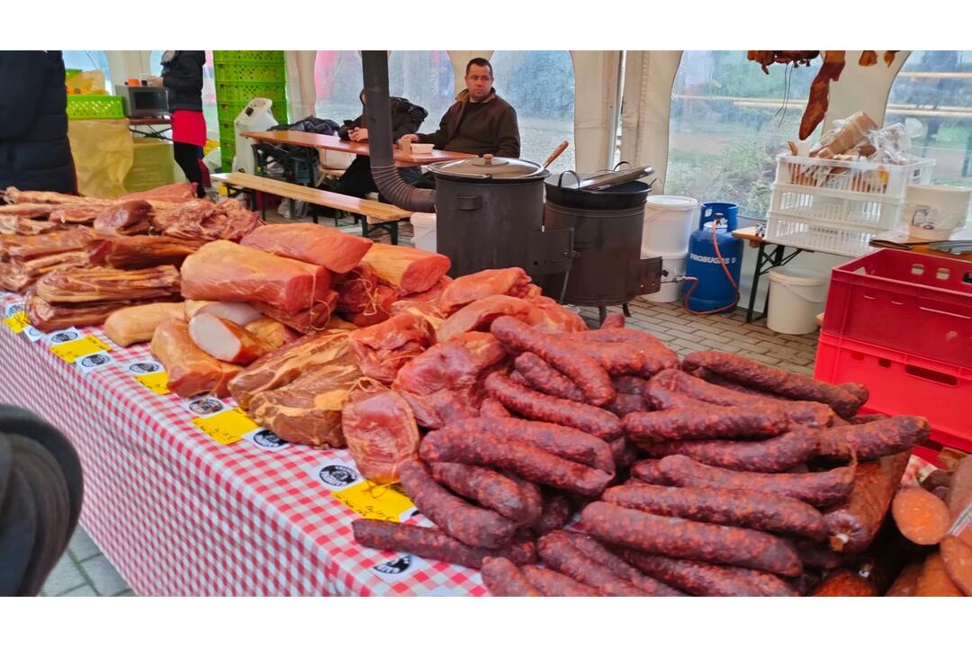 FOTO: Medzinárodný klobásový festival v Sládkovičove je v plnom prúde, foto 21