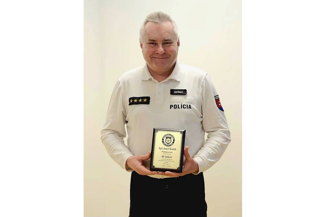 FOTO: V Senici slúži najstarší policajt Trnavského kraja. Jozef je v službe už 40 rokov, foto 3