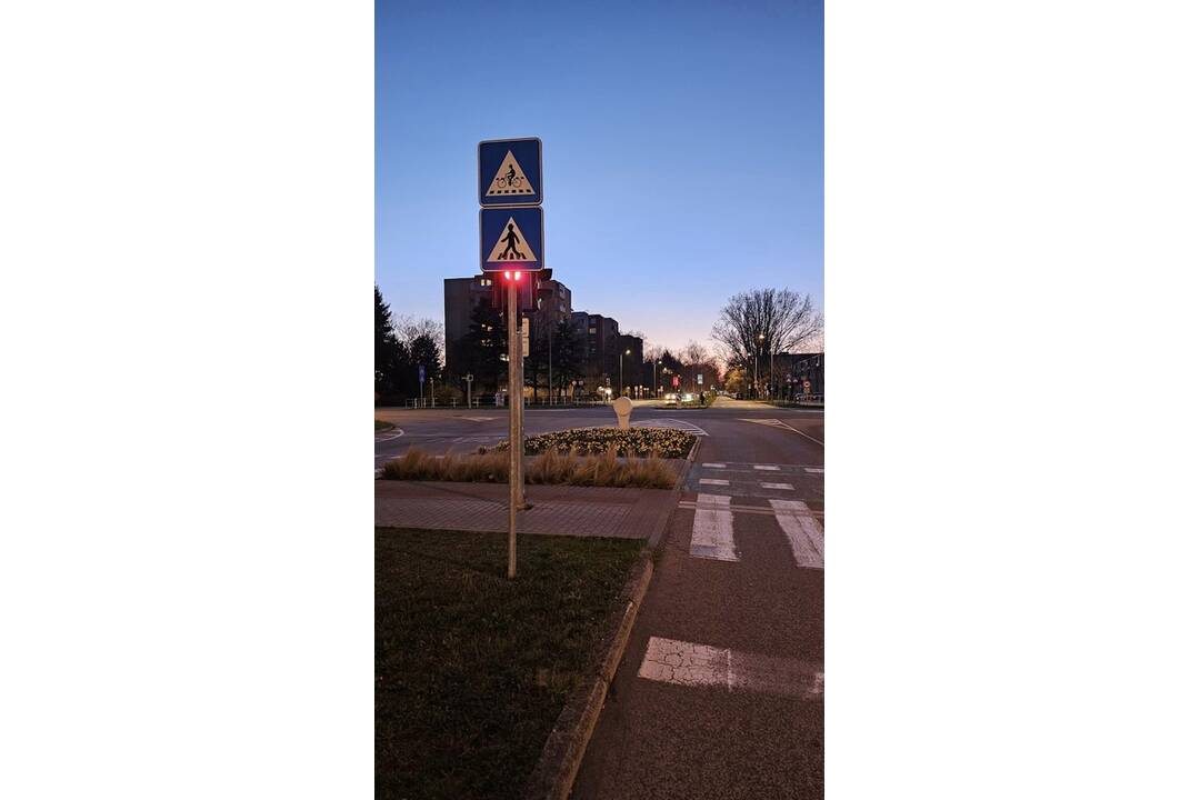 FOTO: Dopravné značky v Piešťanoch pripomínajú slalom, foto 3