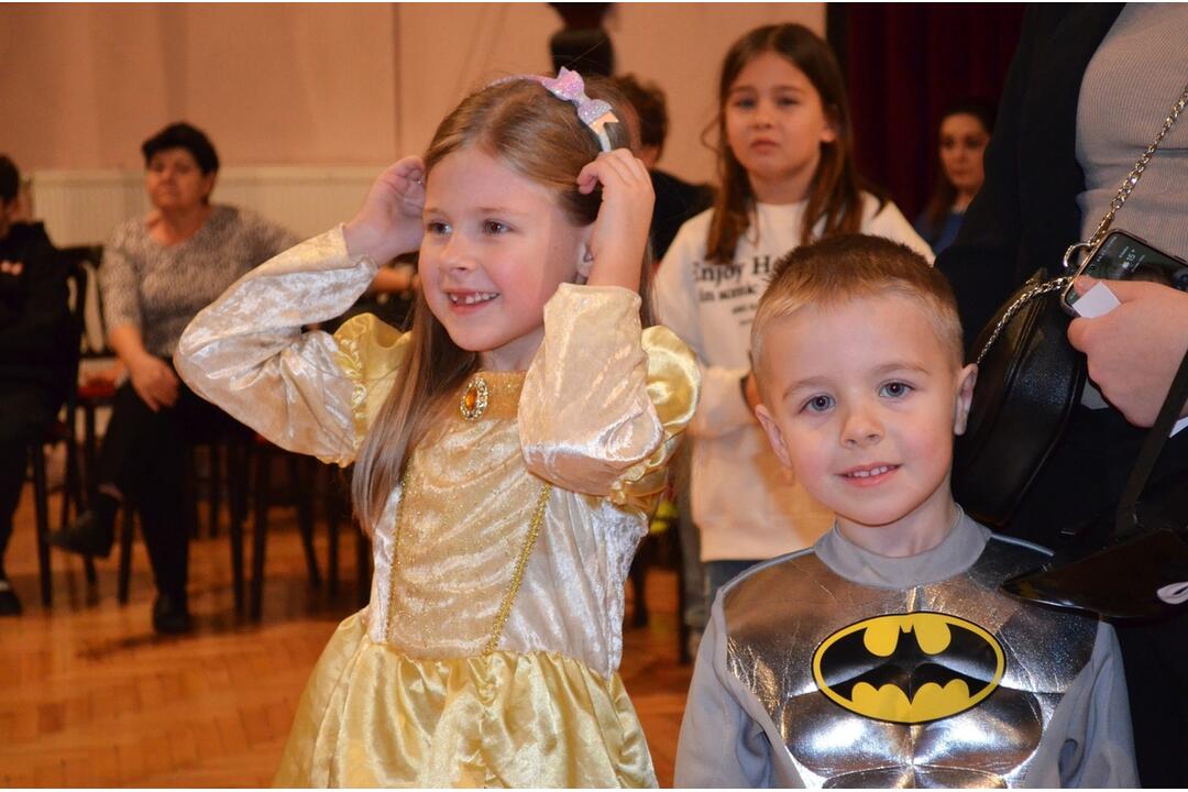 FOTO: V Skalici sa konal karneval. Prišiel rytier aj Snehulienka, foto 4
