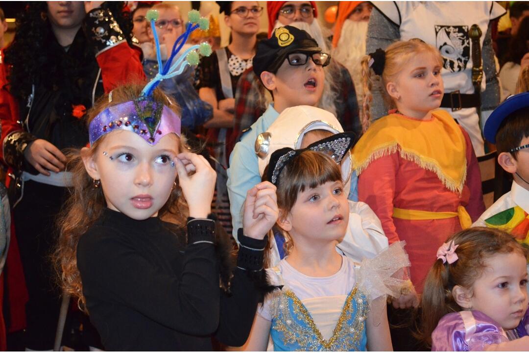 FOTO: V Skalici sa konal karneval. Prišiel rytier aj Snehulienka, foto 5