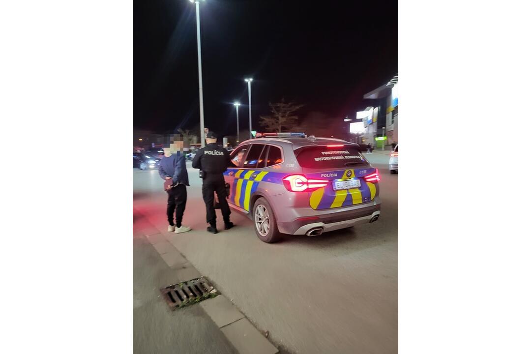 FOTO: Tuning zraz v Trnave pred OC Galéria, foto 3