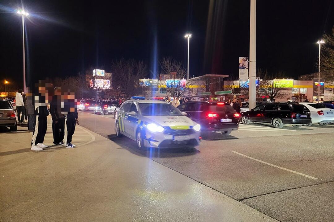 FOTO: Tuning zraz v Trnave pred OC Galéria, foto 9