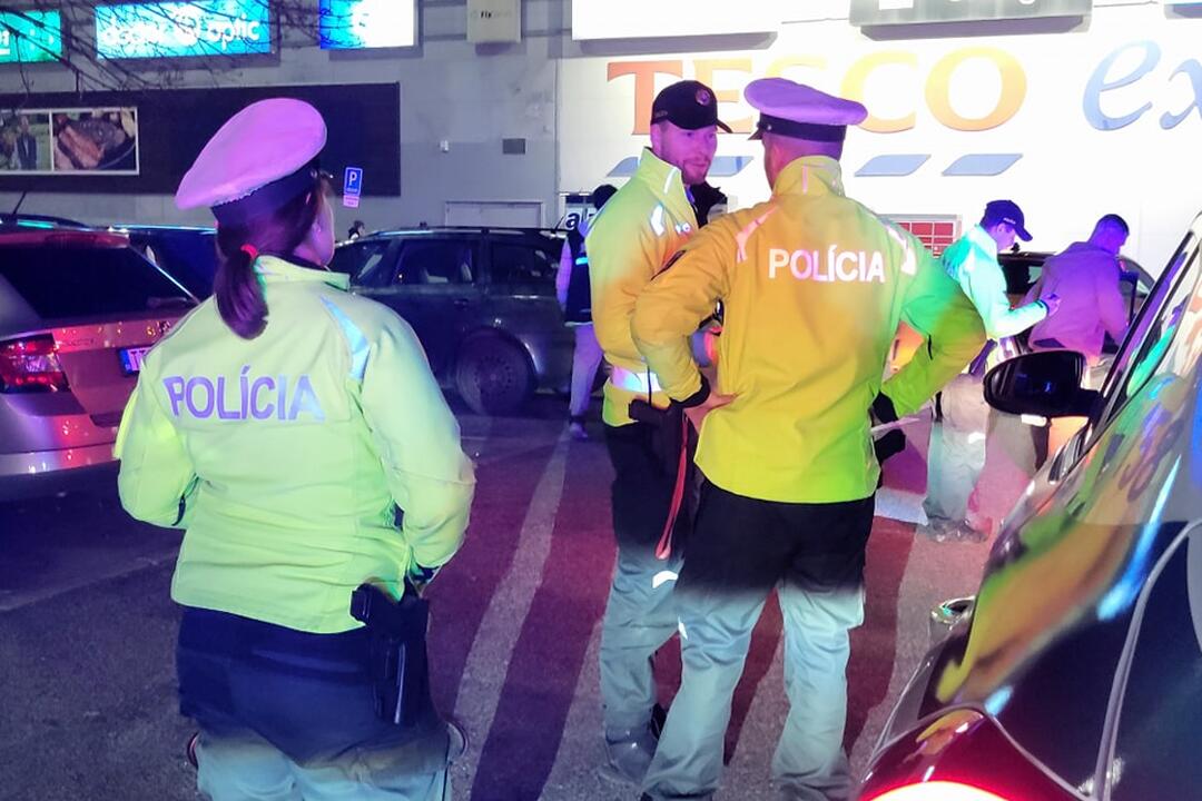 FOTO: Tuning zraz v Trnave pred OC Galéria, foto 8