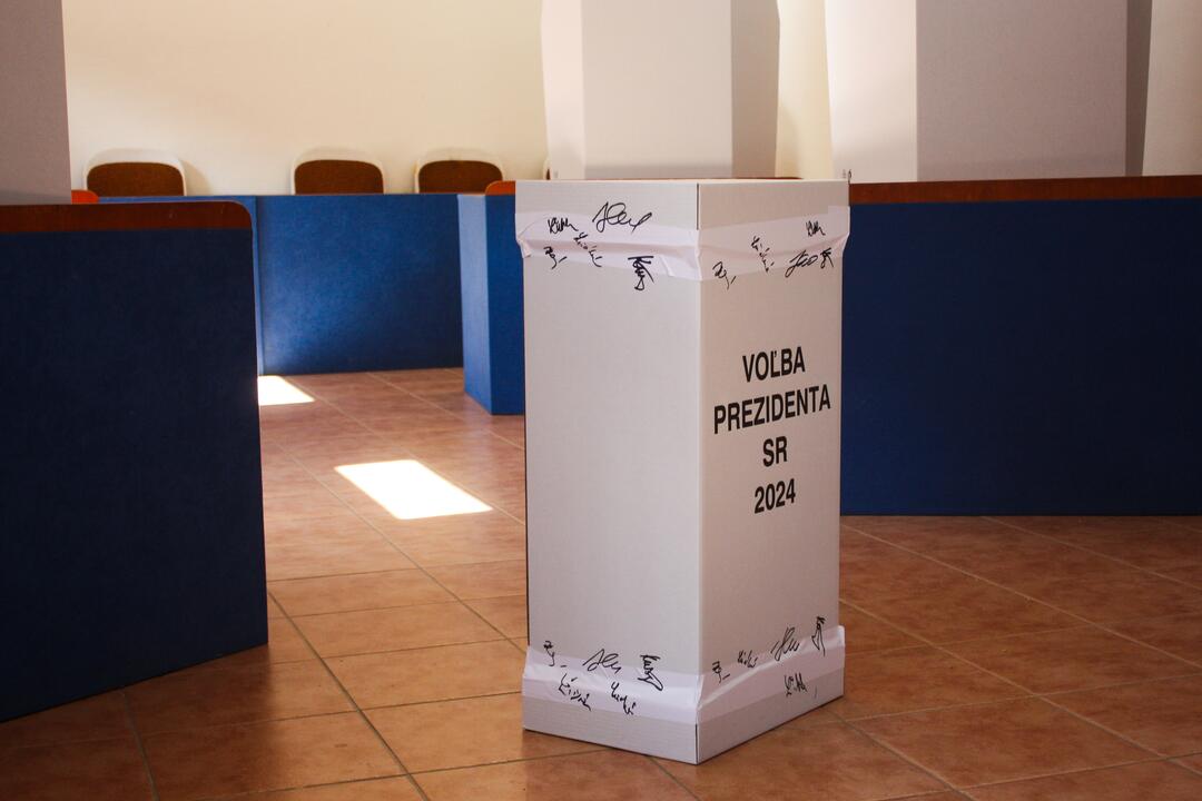 FOTO: Voľby sú v Trnavskom kraji v plnom prúde. Takto vyzerajú volebné miestnosti, foto 3