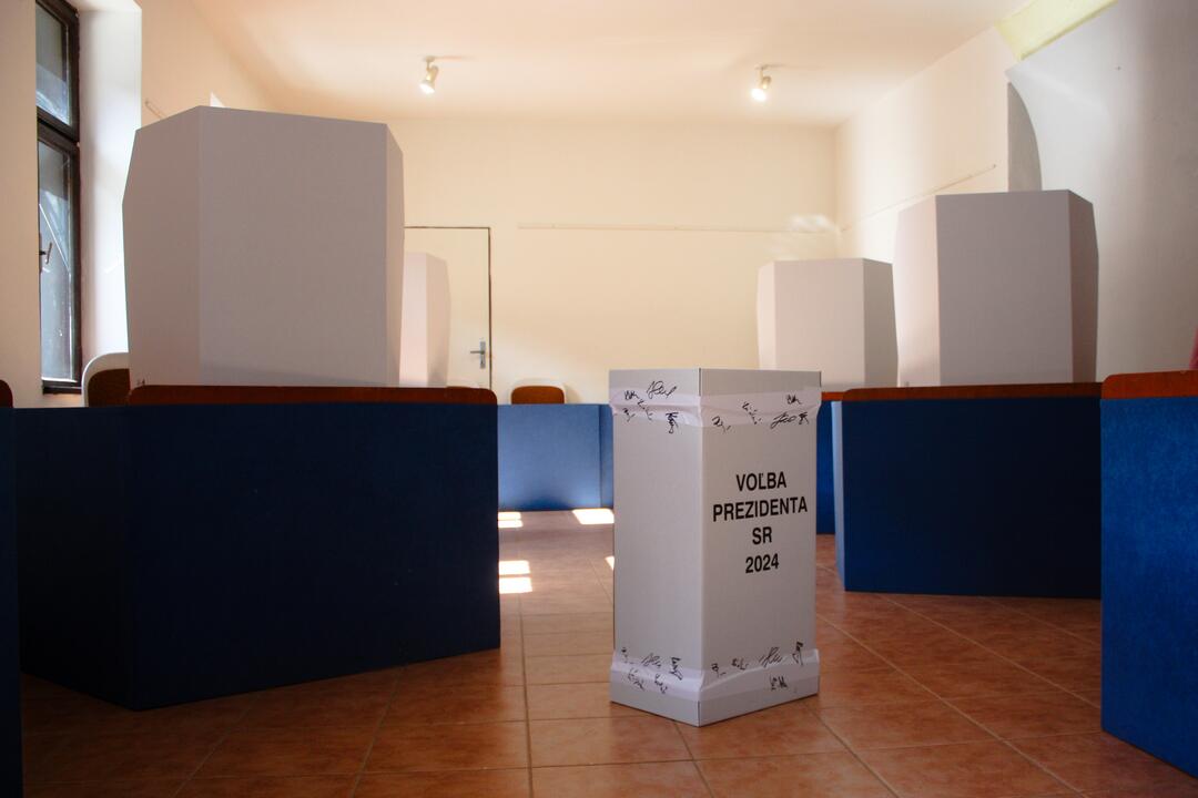 FOTO: Voľby sú v Trnavskom kraji v plnom prúde. Takto vyzerajú volebné miestnosti, foto 4