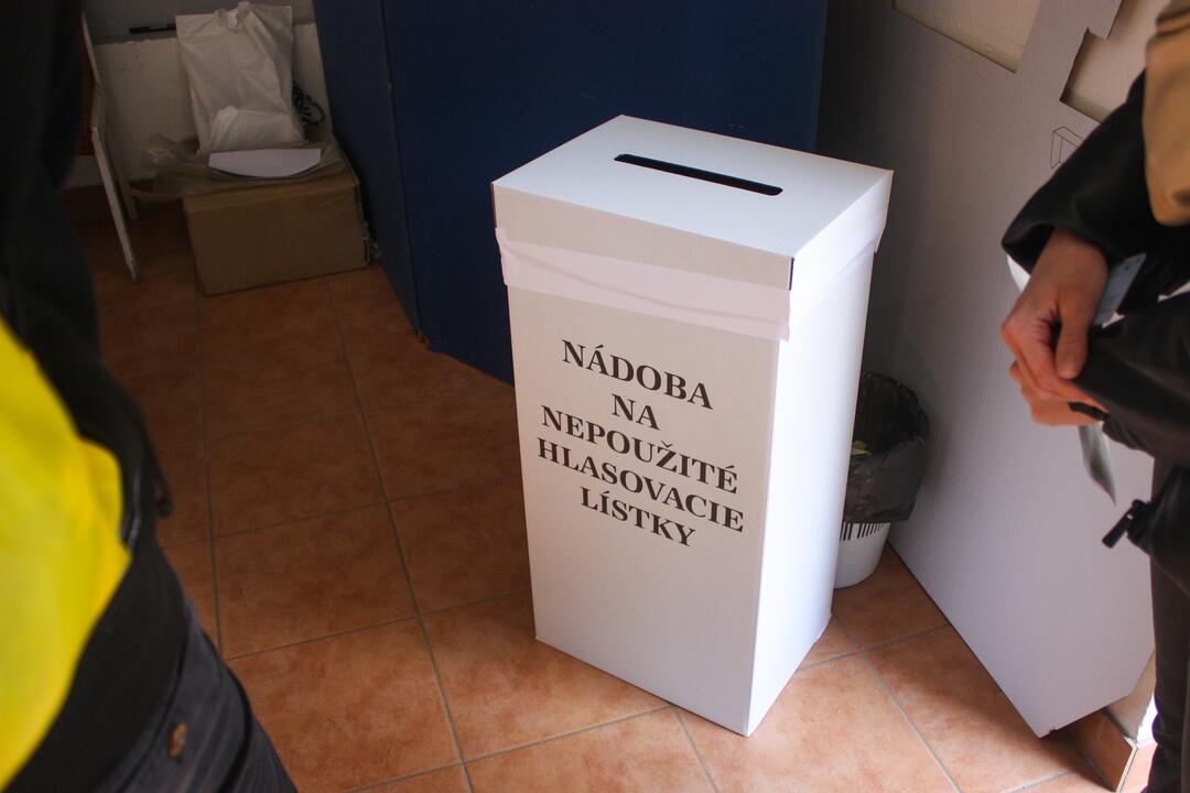 FOTO: Voľby sú v Trnavskom kraji v plnom prúde. Takto vyzerajú volebné miestnosti, foto 6