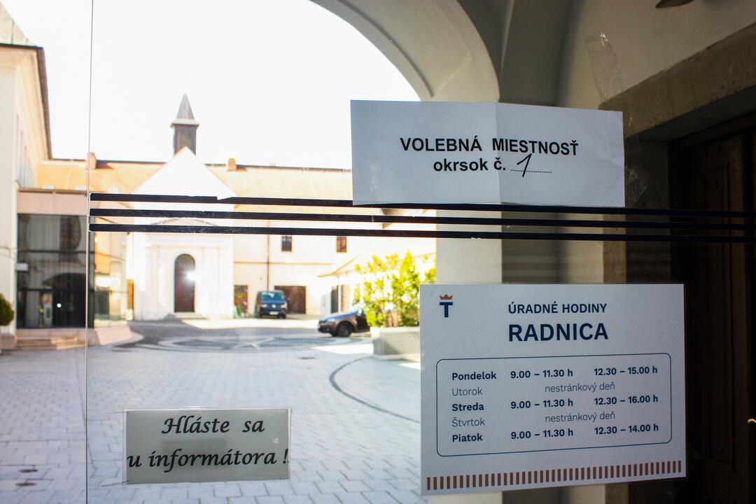 FOTO: Voľby sú v Trnavskom kraji v plnom prúde. Takto vyzerajú volebné miestnosti, foto 8