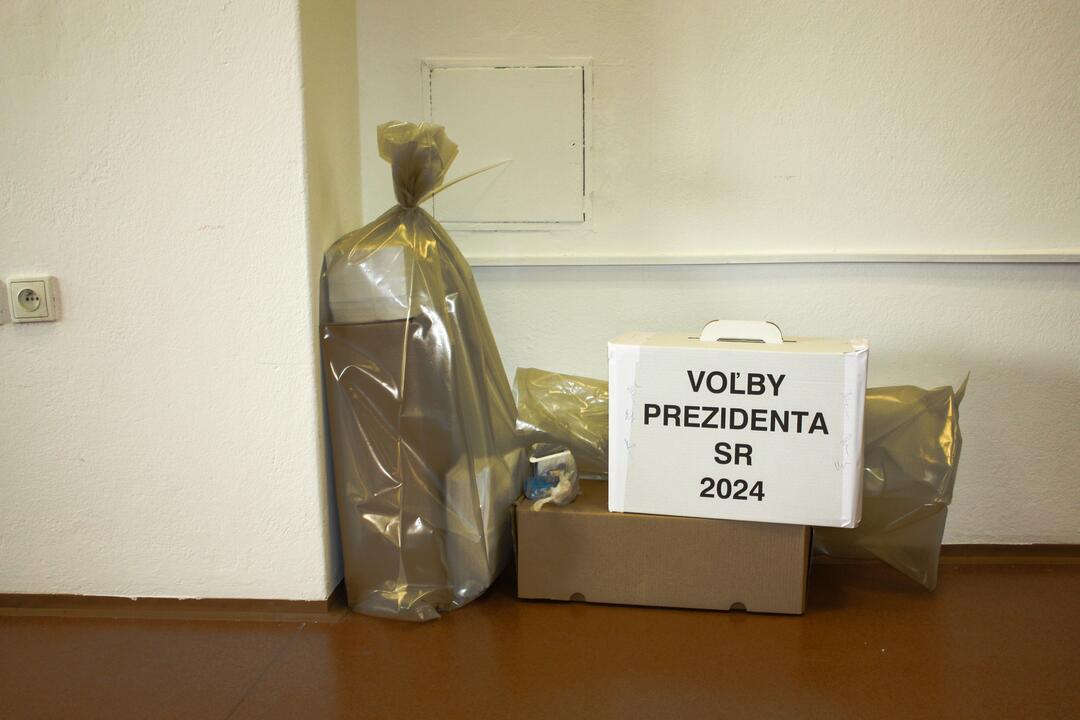 FOTO: Voľby sú v Trnavskom kraji v plnom prúde. Takto vyzerajú volebné miestnosti, foto 11