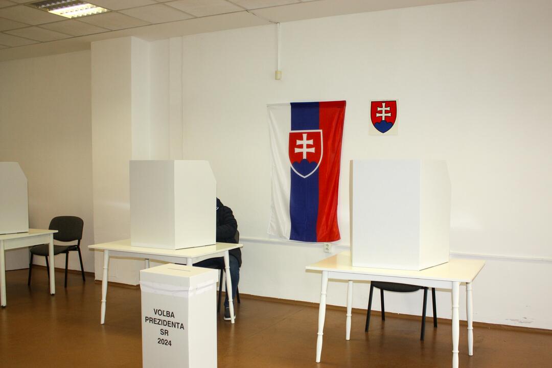 FOTO: Voľby sú v Trnavskom kraji v plnom prúde. Takto vyzerajú volebné miestnosti, foto 14