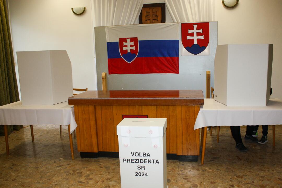FOTO: Voľby sú v Trnavskom kraji v plnom prúde. Takto vyzerajú volebné miestnosti, foto 21