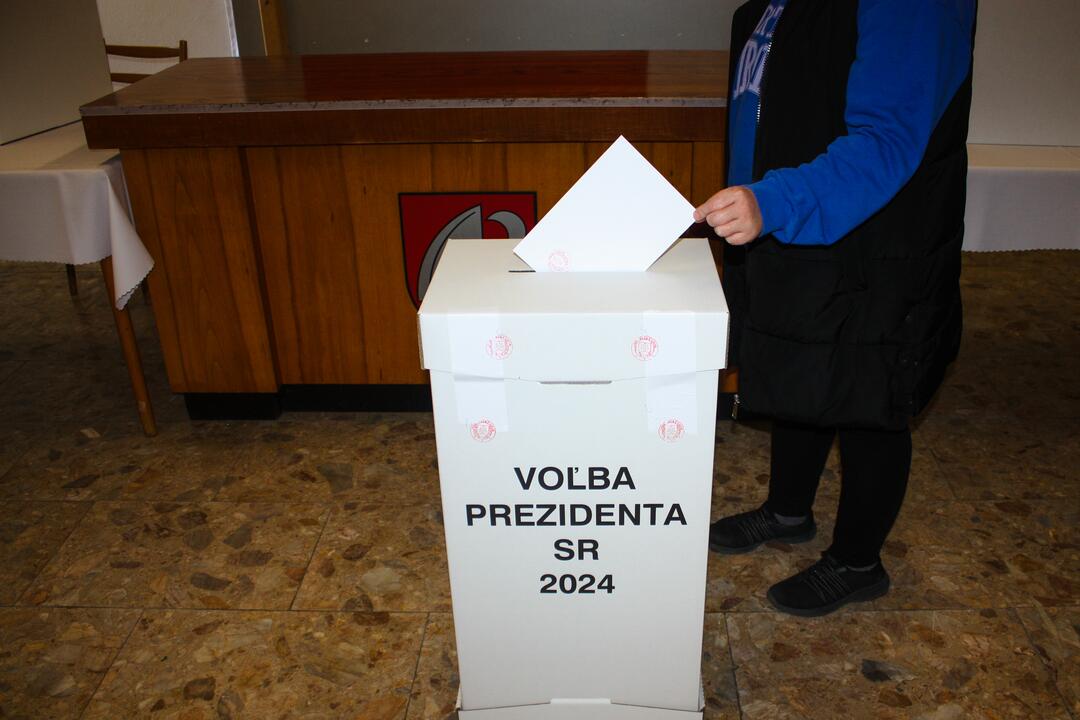 FOTO: Voľby sú v Trnavskom kraji v plnom prúde. Takto vyzerajú volebné miestnosti, foto 23