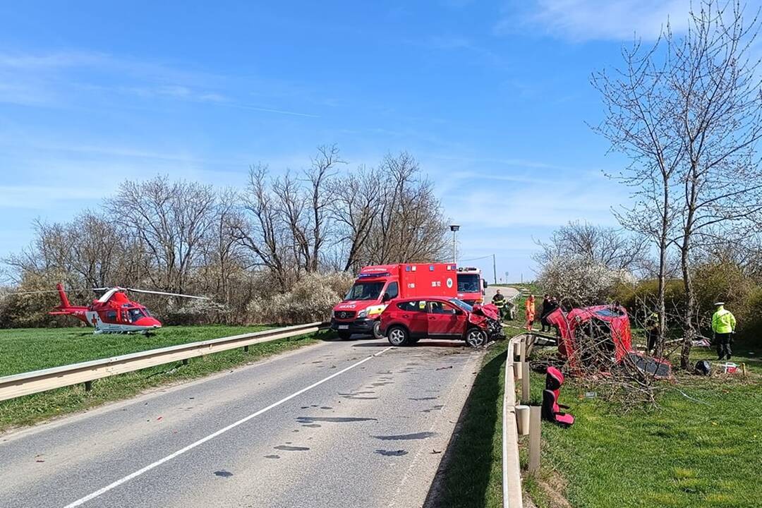 FOTO: Čelná zrážka áut, foto 2