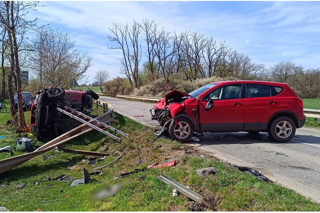 FOTO: Čelná zrážka áut, foto 3