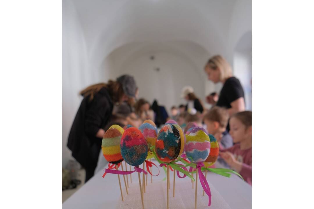FOTO: Deti v Trnave zdobili veľkonočné vajíčka a zajačikov, foto 1
