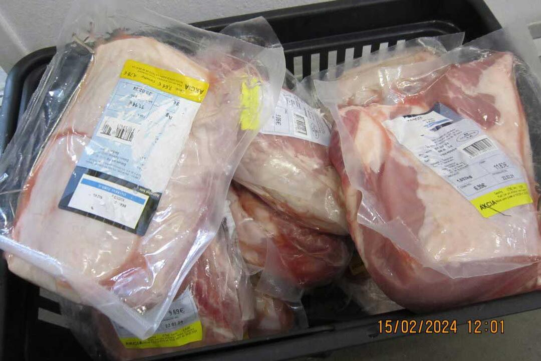 FOTO: Pleseň, exkrementy od hlodavcov aj potraviny po záruke. Toto sú najčastejšie nedostatky prevádzok, foto 49