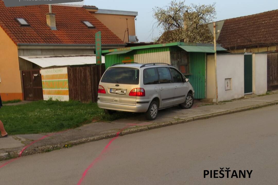 FOTO: Polícia riešila kuriózne nehody počas veľkej noci, foto 3