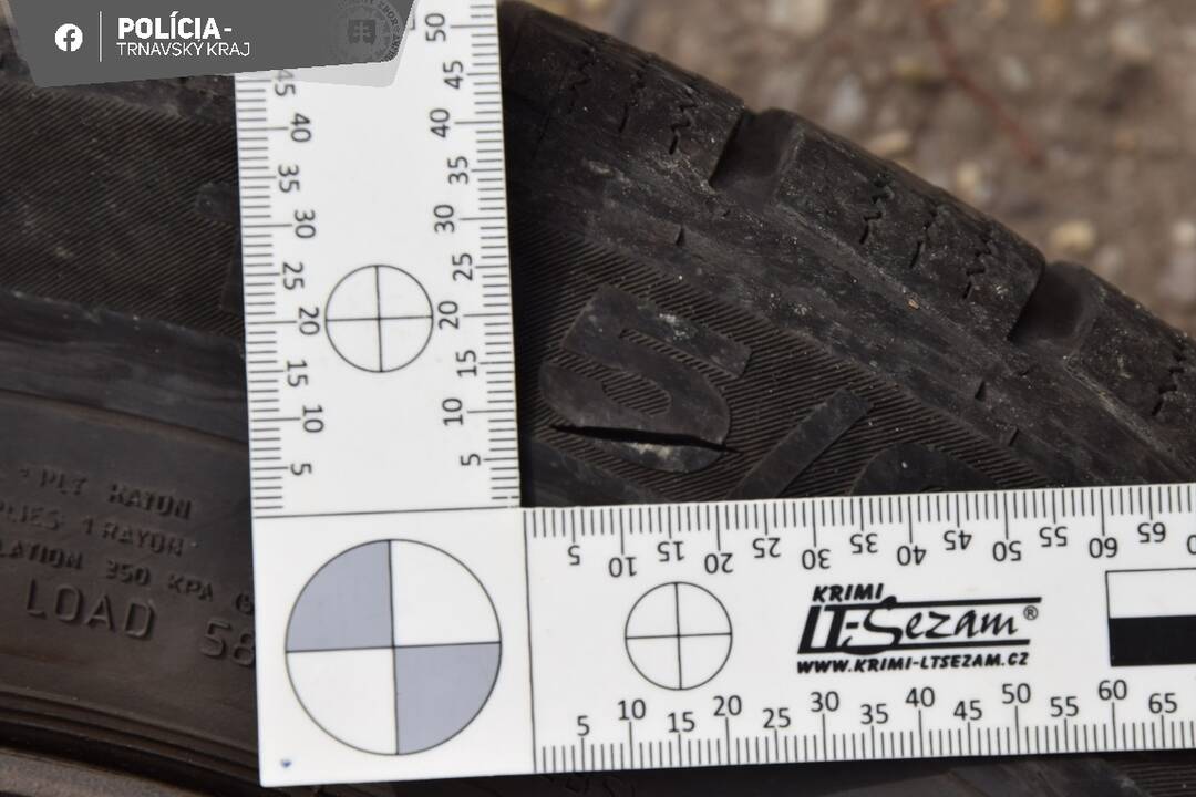 FOTO: Vandal prepichol pneumatiky na 20 autách v Dunajskej Strede, foto 2