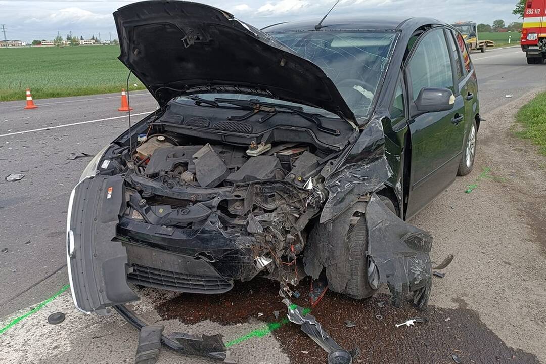 FOTO: Nehoda troch áut s 5 zranenými v Dunajskej Strede 5. 4. 2024, foto 6