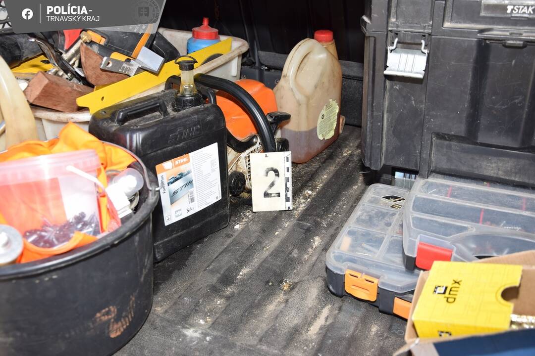 FOTO: Dvojica v gabčíkove vykrádala byty a autá, hrozí im 10 rokov väzenia, foto 1