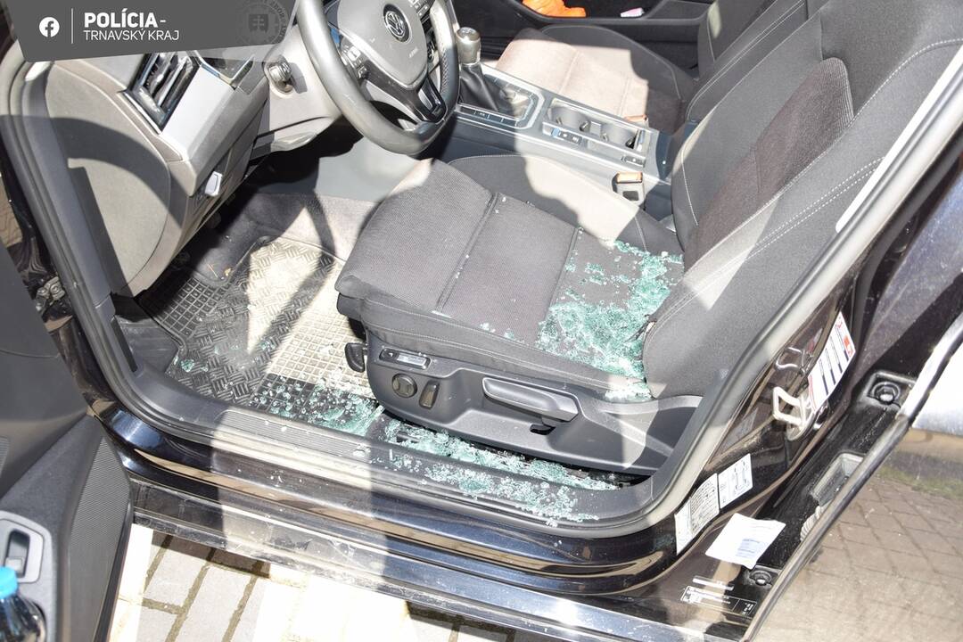 FOTO: Dvojica v gabčíkove vykrádala byty a autá, hrozí im 10 rokov väzenia, foto 3