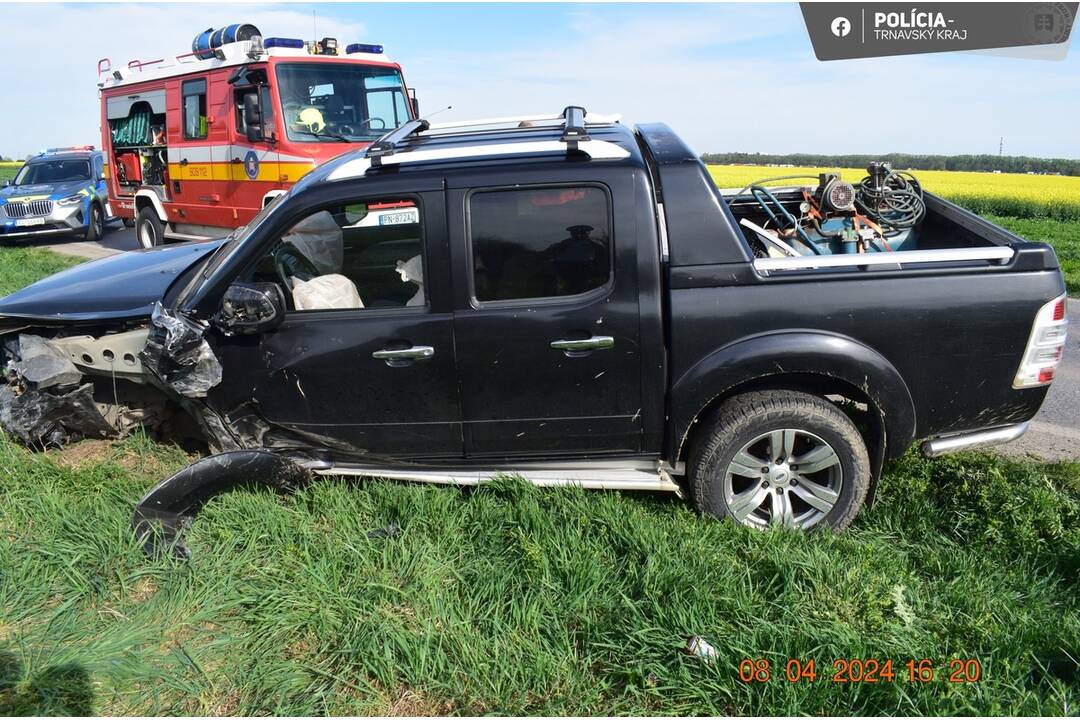 FOTO: Zrážka troch osobných áut neďaleko Trnavy, foto 2