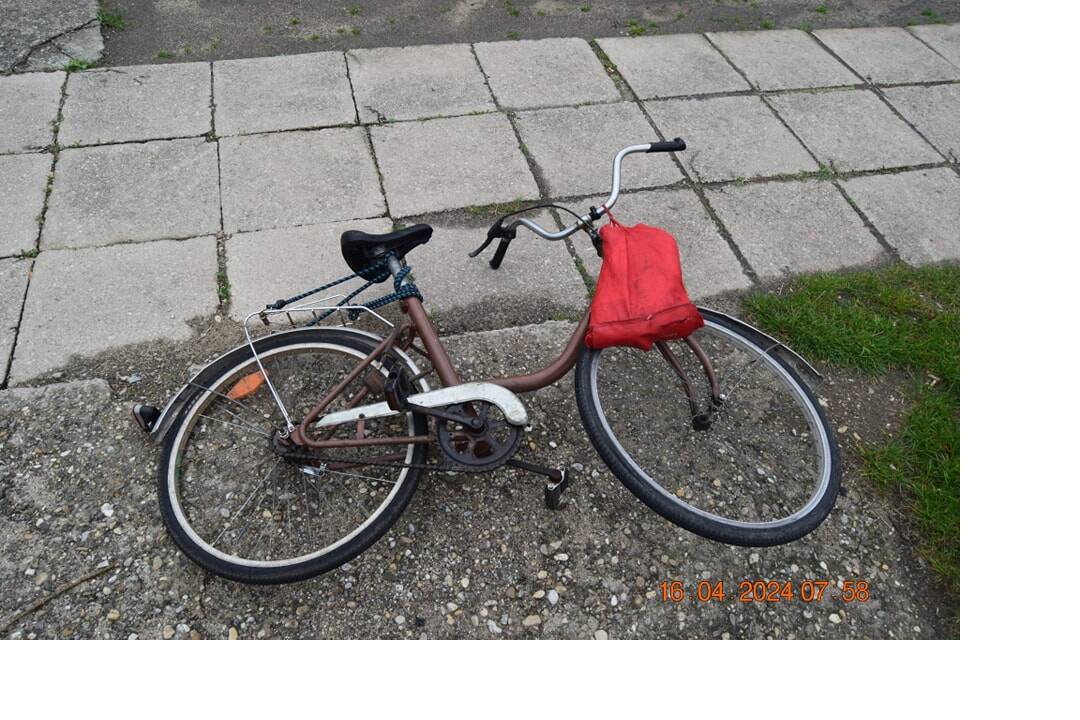 FOTO: Zrazeného cyklistu v Kútoch zachraňoval vrtuľník, zrazil ho autobus, foto 3