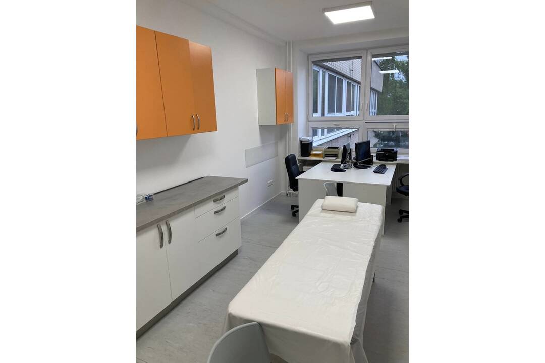 FOTO: V piešťanskej nemocnici pribudli tri vynovené ortopedické ambulancie, foto 1