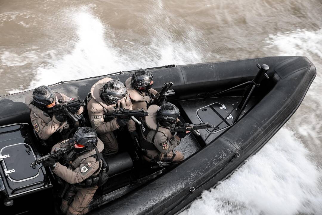 FOTO: Elitné policajné jednotky absolvovali výcvik na Dunaji, foto 3
