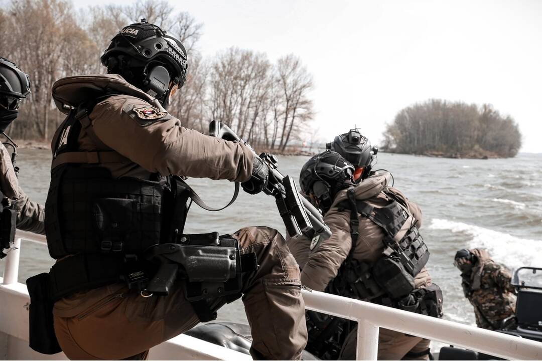 FOTO: Elitné policajné jednotky absolvovali výcvik na Dunaji, foto 5