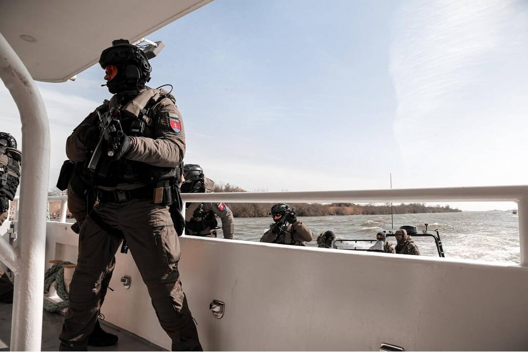 FOTO: Elitné policajné jednotky absolvovali výcvik na Dunaji, foto 7