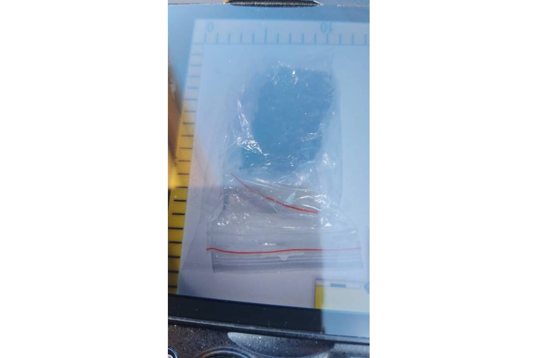 FOTO: Pri domovej prehliadke našli u 27-ročného muža zbrane, náboje a pervitín, foto 3