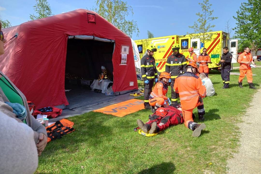 FOTO: Hasiči zo Senice, Trnavy a Galanty sa zúčastnili nácviku zásahu pri povodni, foto 5