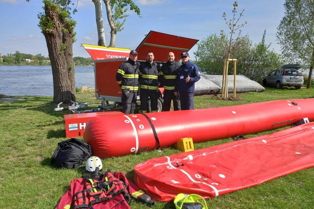 FOTO: Hasiči zo Senice, Trnavy a Galanty sa zúčastnili nácviku zásahu pri povodni, foto 6