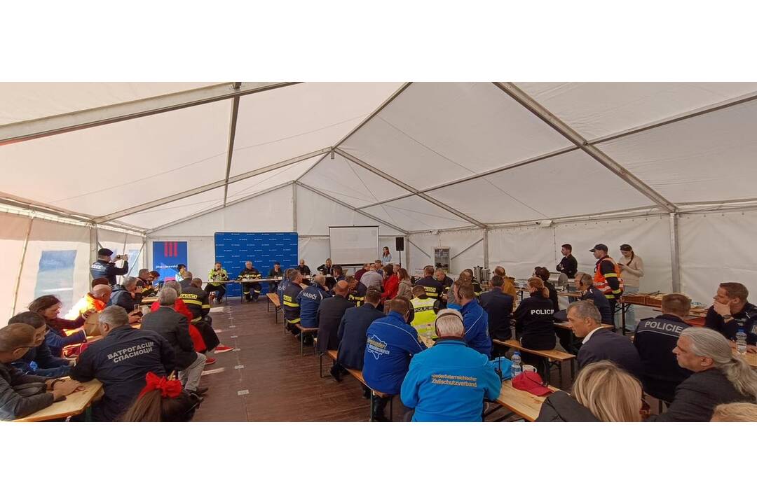 FOTO: Hasiči zo Senice, Trnavy a Galanty sa zúčastnili nácviku zásahu pri povodni, foto 7