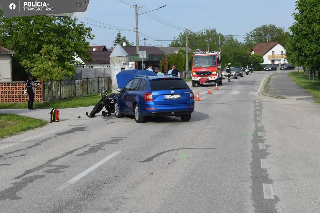 FOTO: Nehoda, pri ktorej vodička nedala prednosť motorkárovi, foto 2