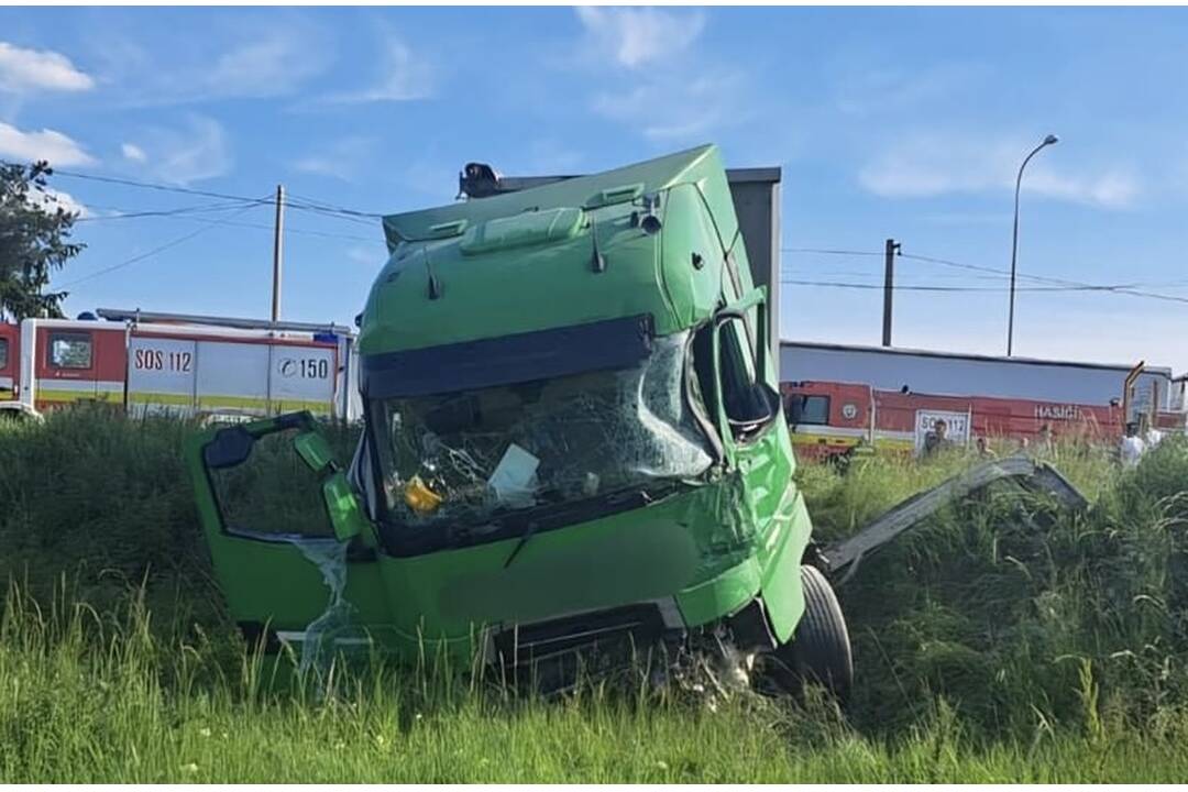 FOTO: Havárie kamiónov, ktoré spôsobili vážne dopravné obmedzenia , foto 3
