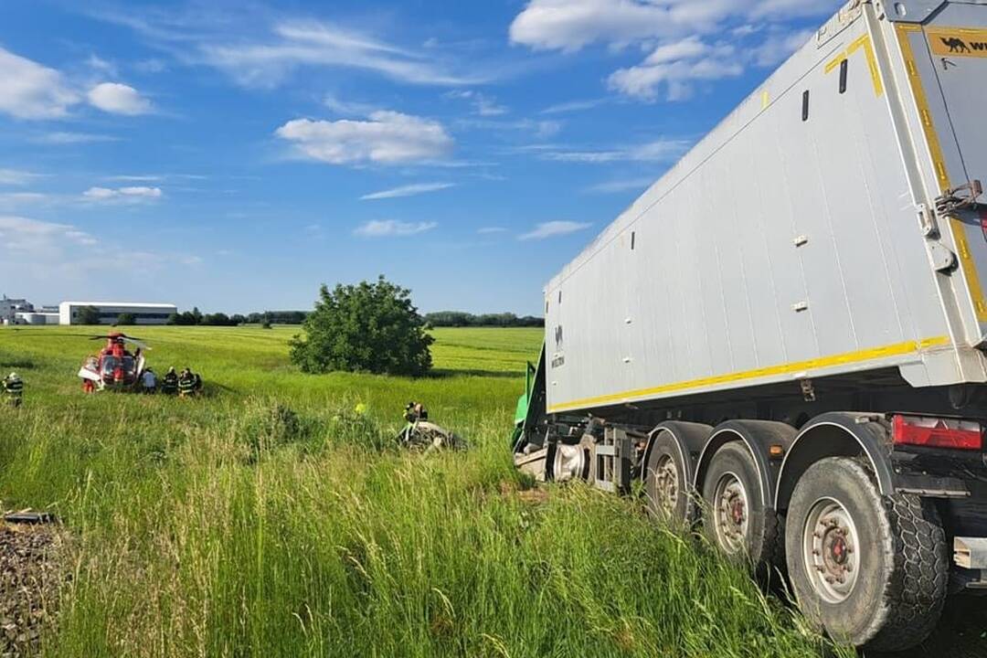 FOTO: Havárie kamiónov, ktoré spôsobili vážne dopravné obmedzenia , foto 4