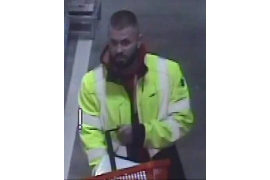 FOTO: Polícia pátra po mužoch zo stavebnín, foto 3