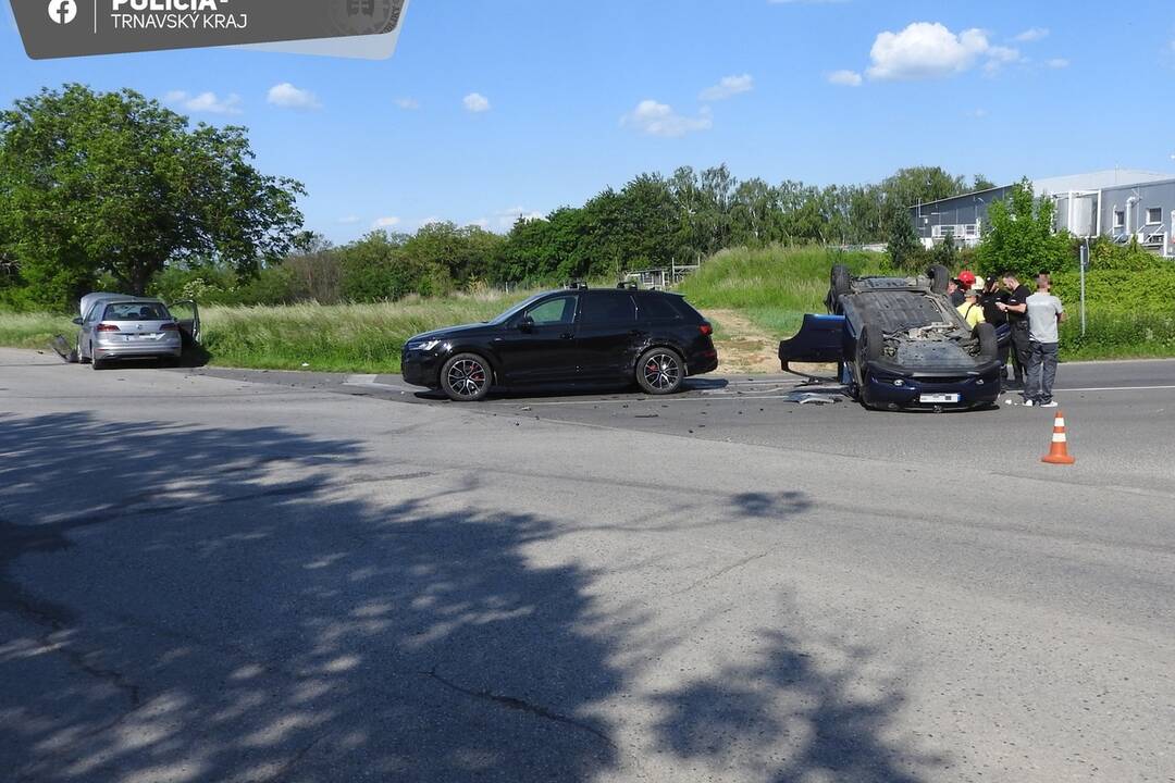 FOTO: Dopravná nehoda v Trakoviciach, foto 3