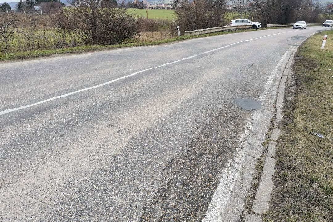FOTO: Cesta II. triedy v okrese Hlohovec sa začne rekonštruovať, foto 1
