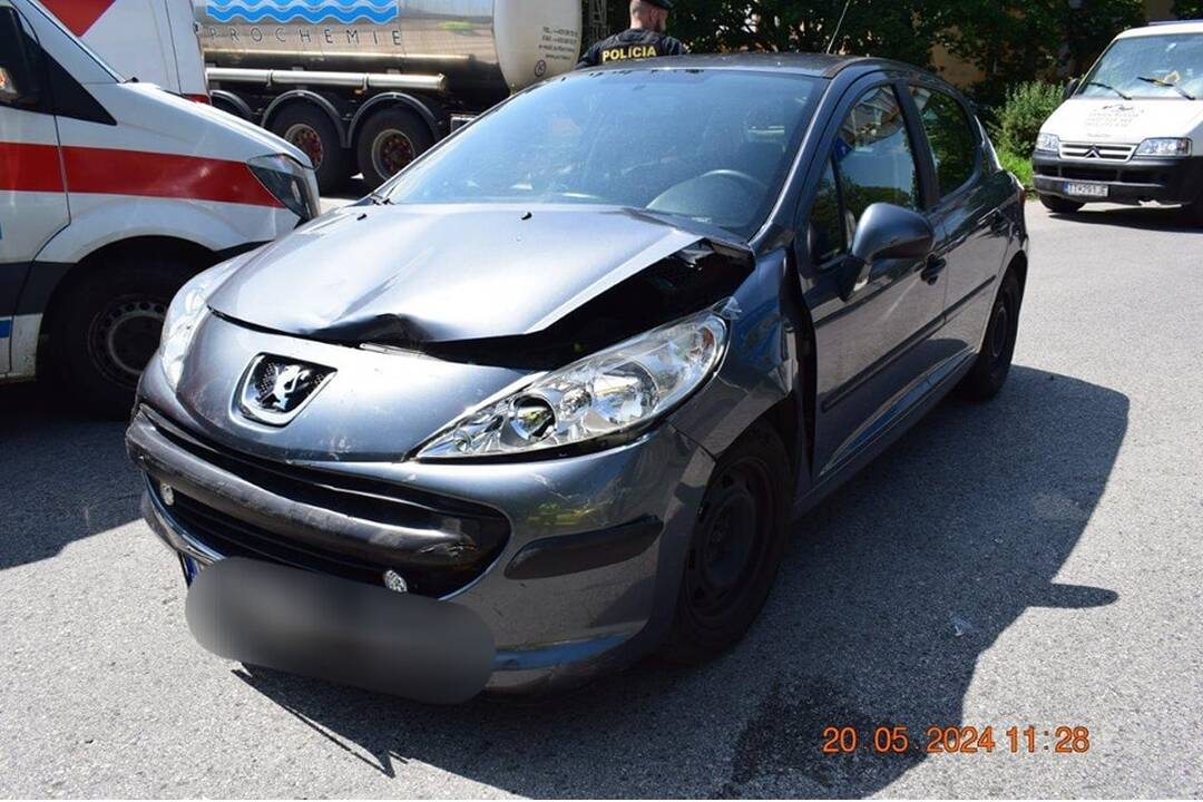 FOTO:  Na frekventovanej ceste v Trnave sa stala dopravná nehoda, foto 3