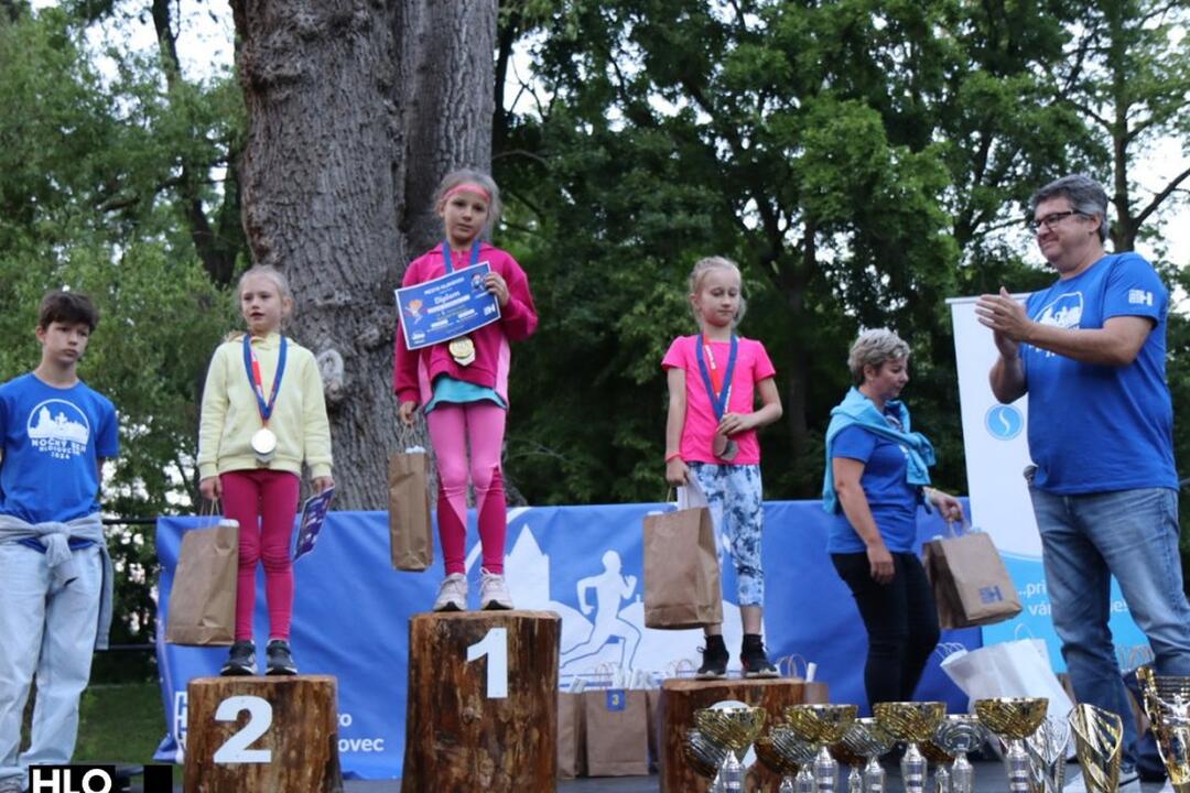 FOTO: Nočný beh Hlohovcom 2024, foto 7