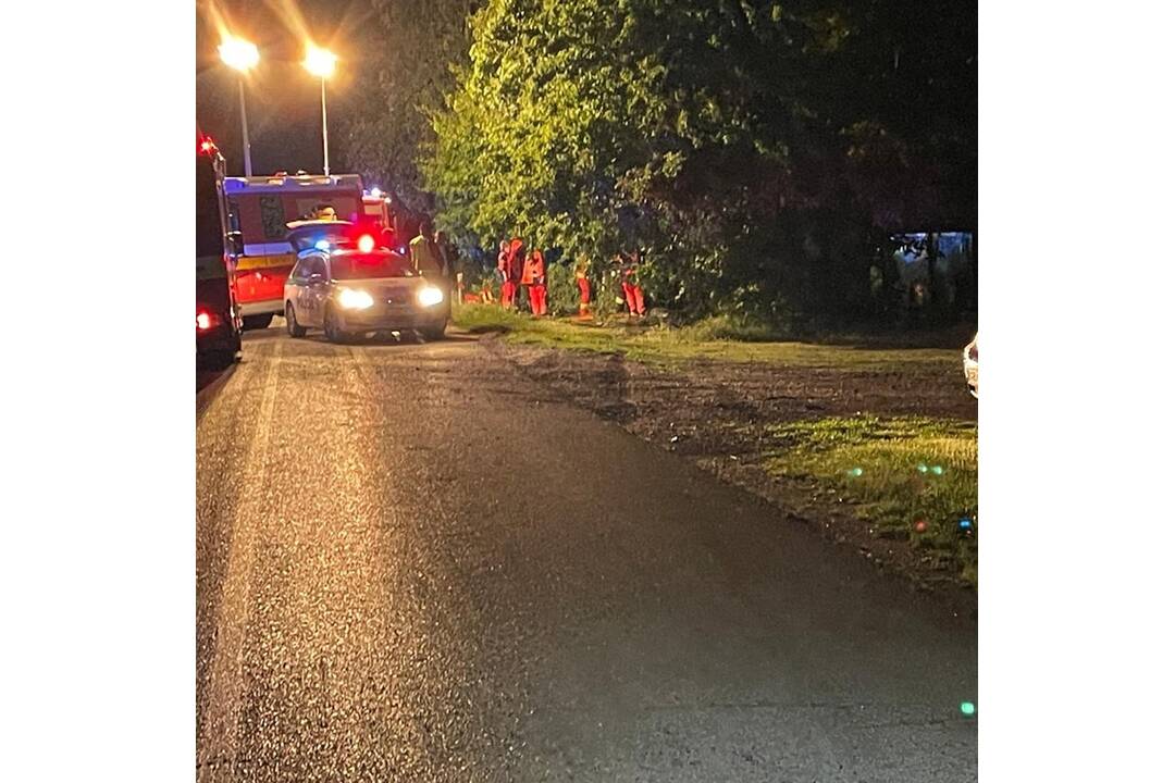 FOTO: Tragická nehoda vo Veľkej Mači. O život prišli traja ľudia, foto 1